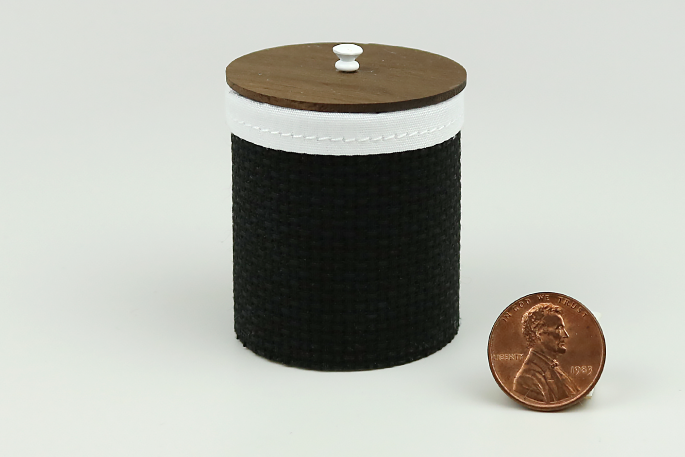 Clothes Hamper with Wooden Lid in Black