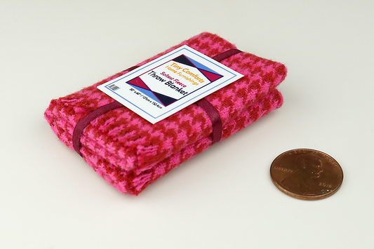 Fleece Throw Blanket in Pink