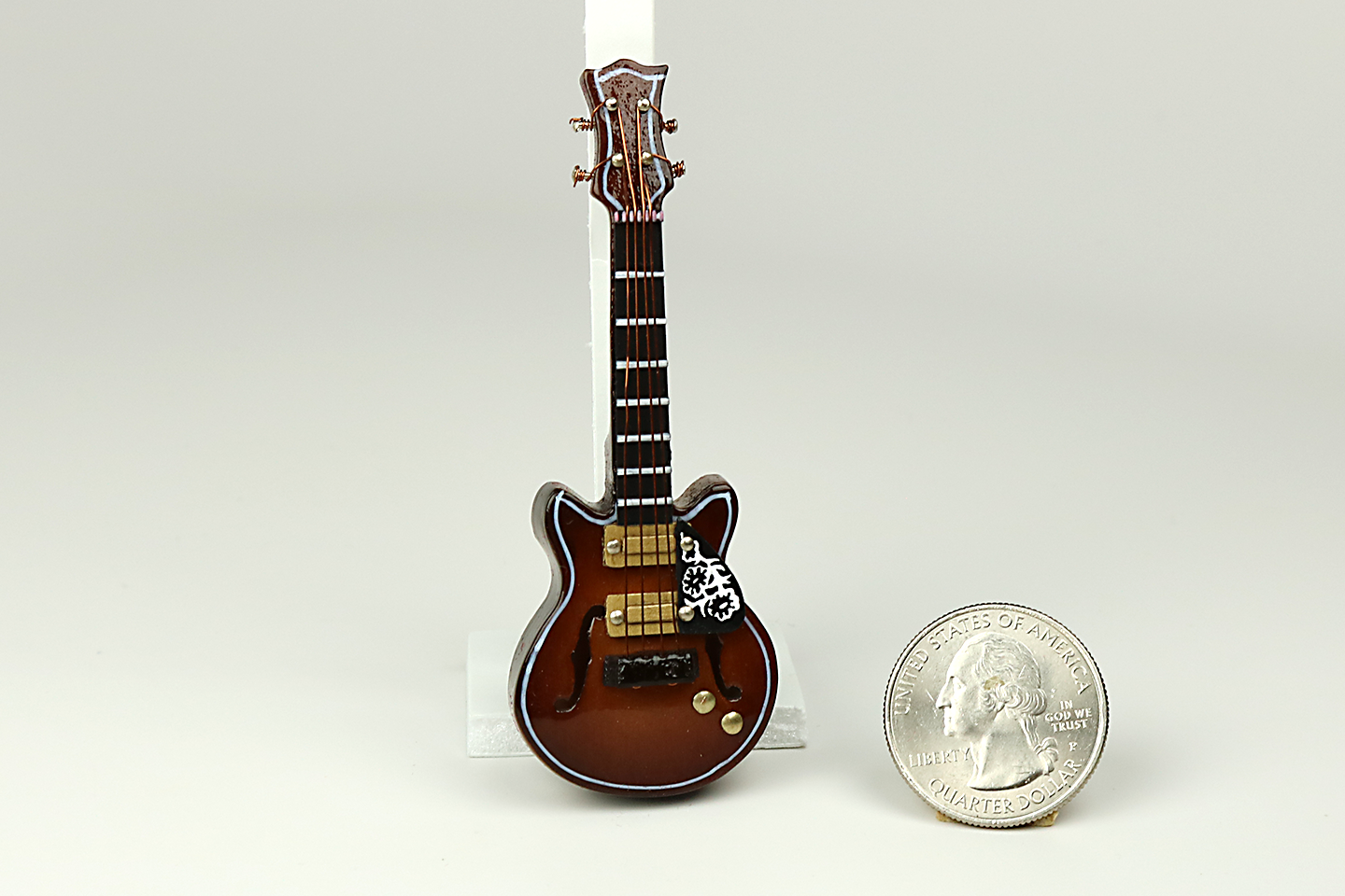 Hollow Body-Style Acoustic Guitar